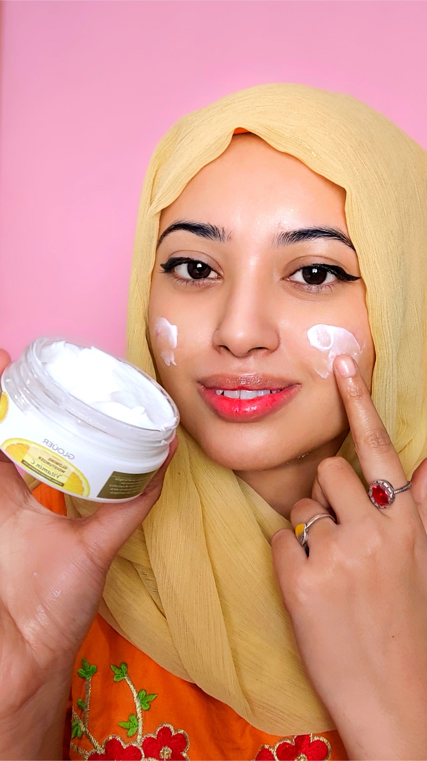 Glowing Moisturizer (Vitamin C + Glutathione)